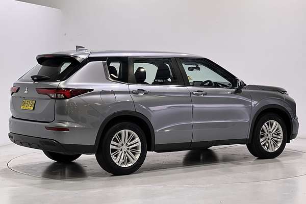 2023 Mitsubishi Outlander ES ZM