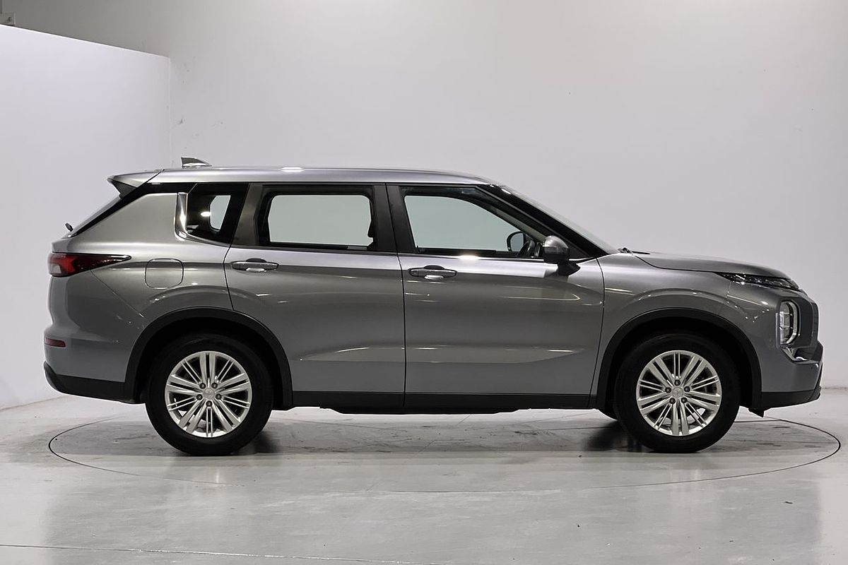 2023 Mitsubishi Outlander ES ZM