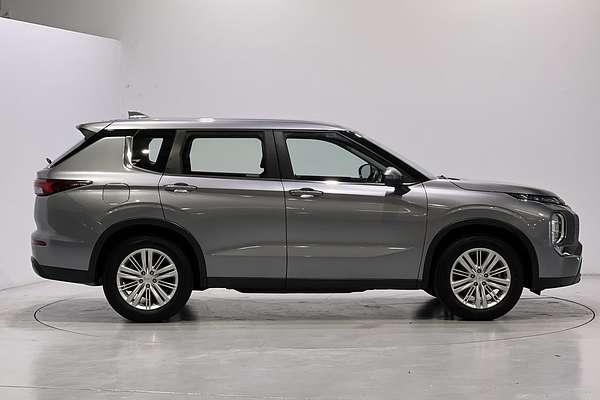 2023 Mitsubishi Outlander ES ZM