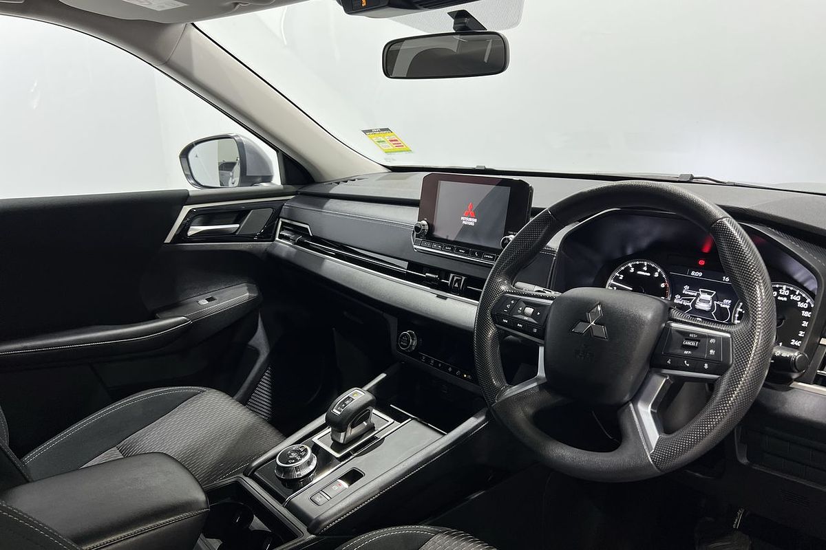 2023 Mitsubishi Outlander ES ZM