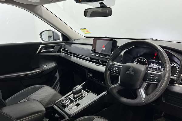 2023 Mitsubishi Outlander ES ZM