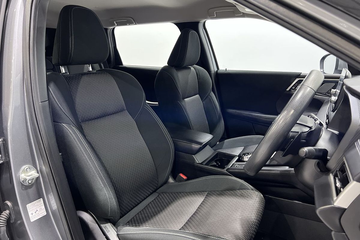 2023 Mitsubishi Outlander ES ZM