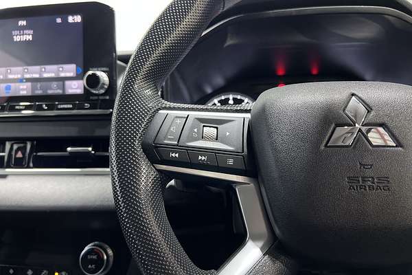 2023 Mitsubishi Outlander ES ZM