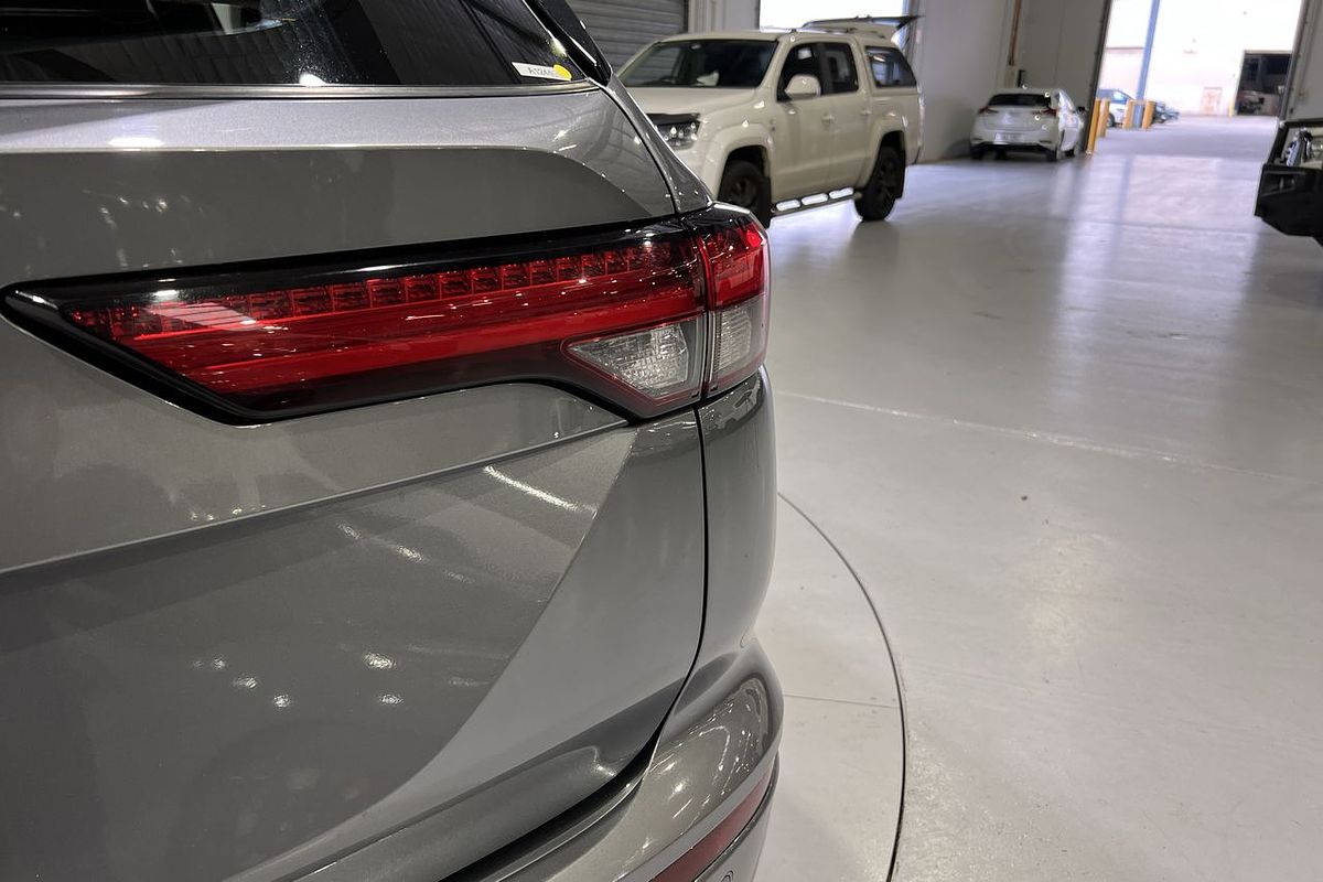 2023 Mitsubishi Outlander ES ZM