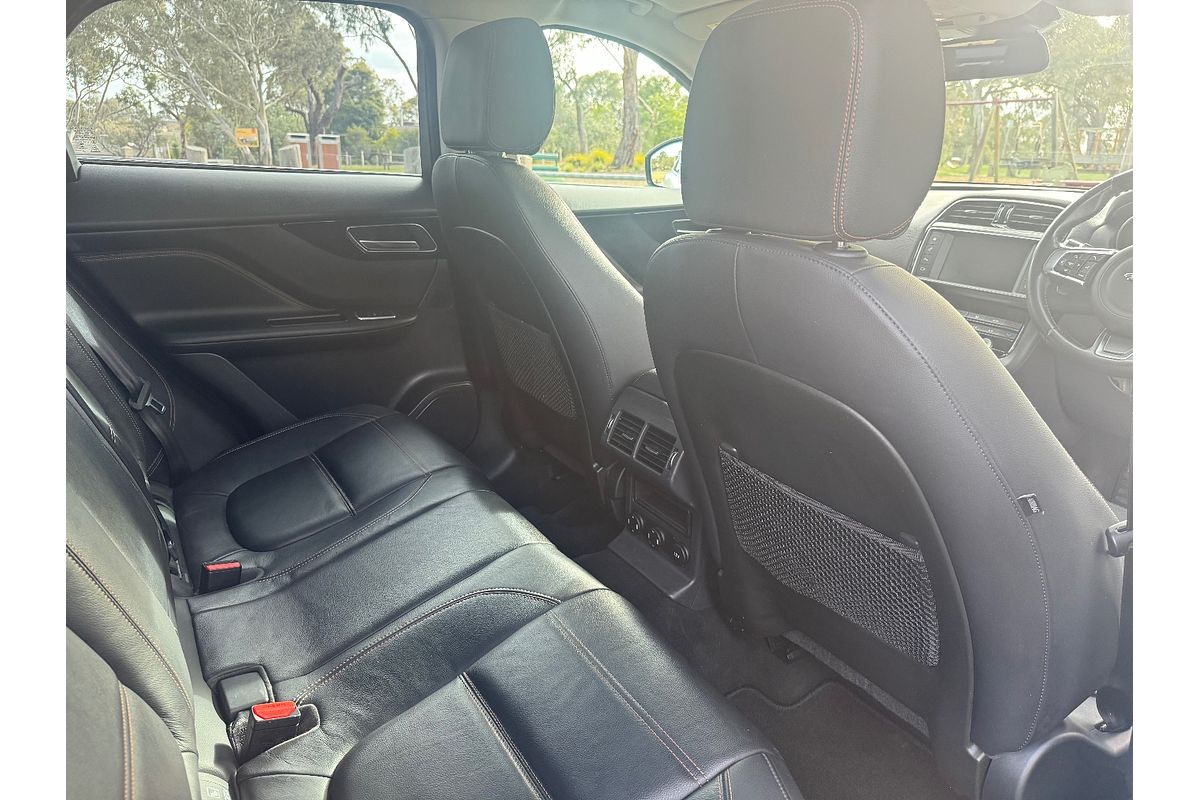 2019 Jaguar F-PACE 30d Prestige X761