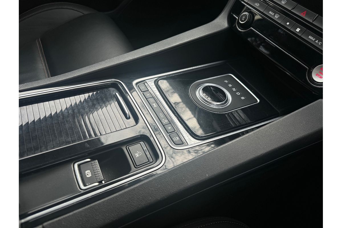 2019 Jaguar F-PACE 30d Prestige X761