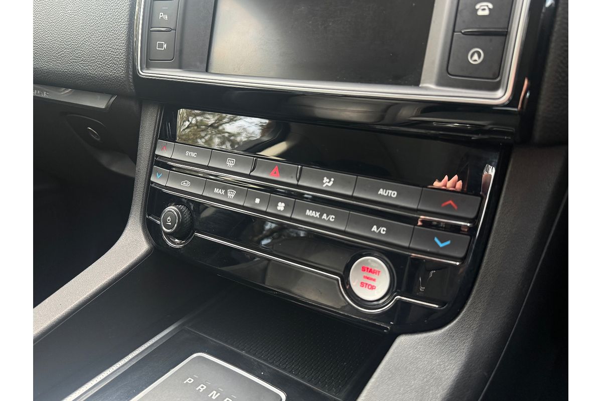 2019 Jaguar F-PACE 30d Prestige X761