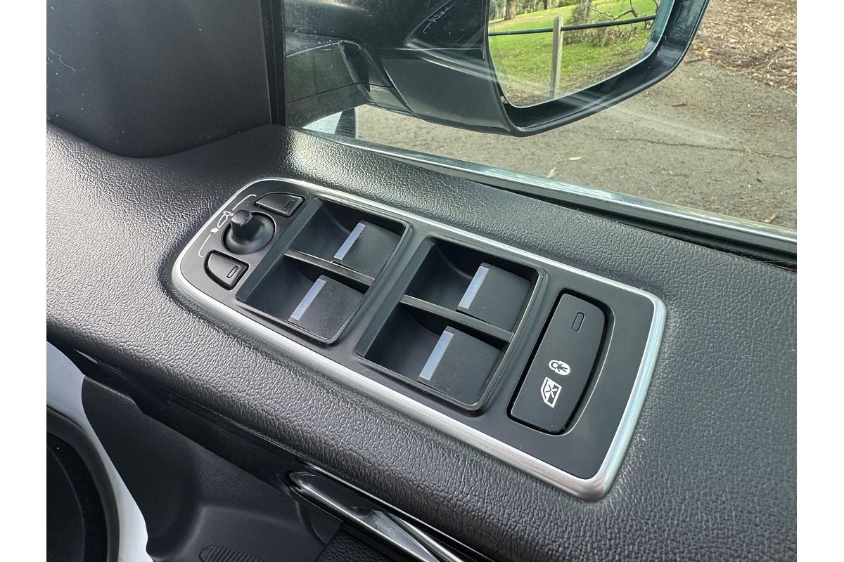 2019 Jaguar F-PACE 30d Prestige X761