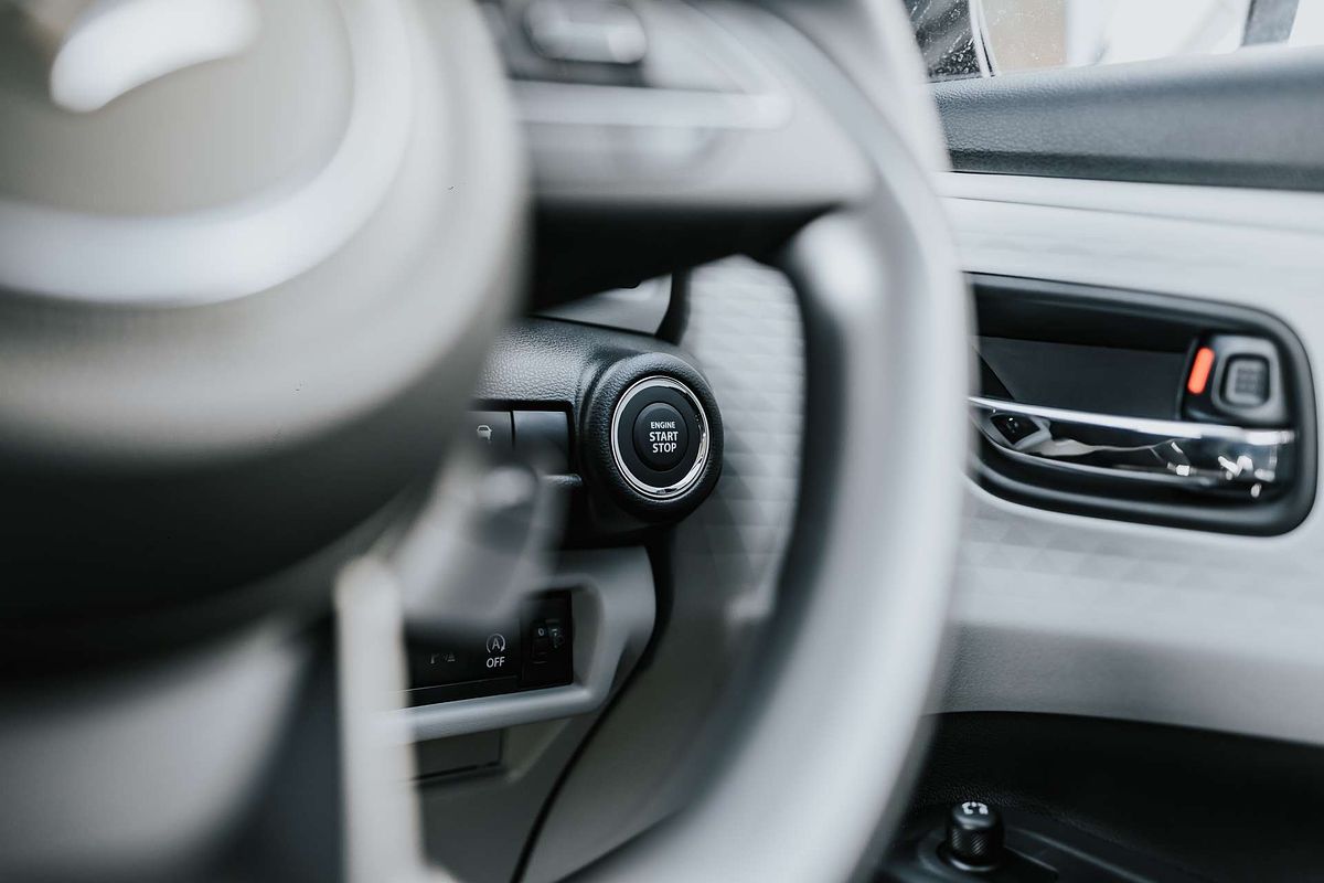 2025 Suzuki Swift Hybrid Plus UZ