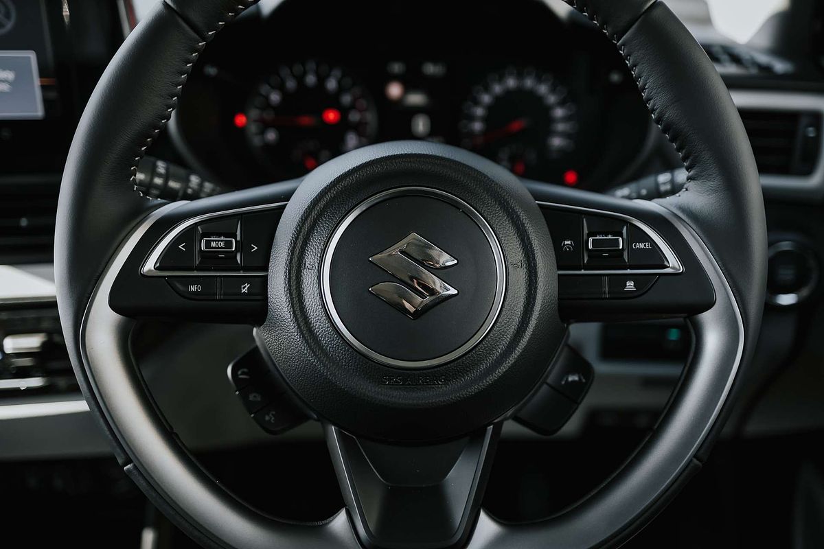 2025 Suzuki Swift Hybrid Plus UZ