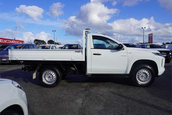 2022 Mitsubishi Triton GLX MR 4X4