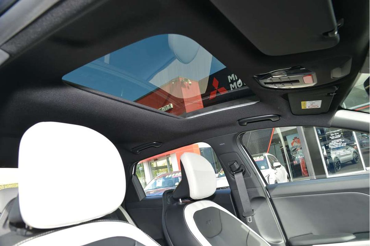 2025 Kia K4 GT-Line CL4m