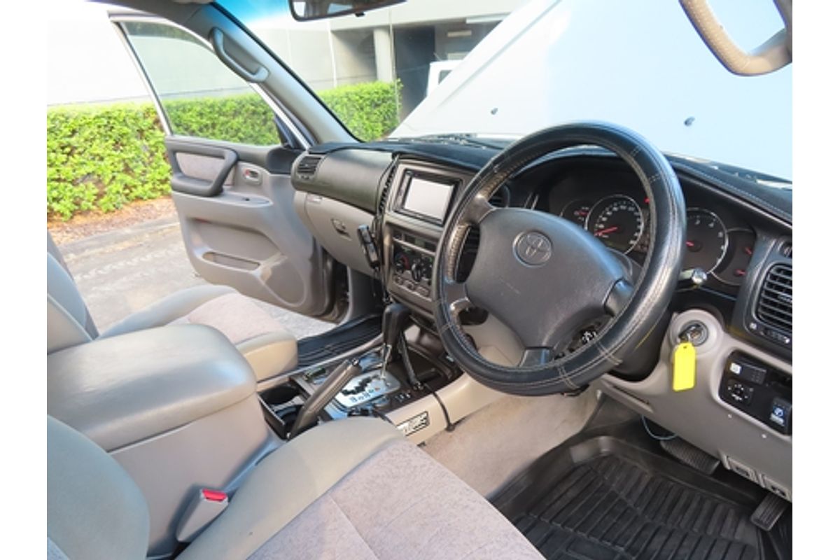 2004 Toyota Landcruiser GXL UZJ100R