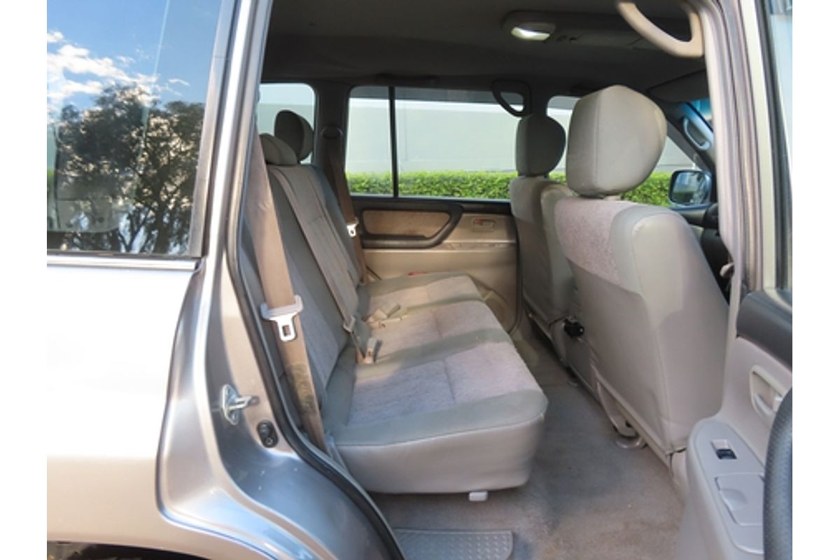 2004 Toyota Landcruiser GXL UZJ100R
