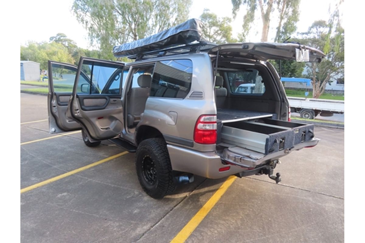 2004 Toyota Landcruiser GXL UZJ100R