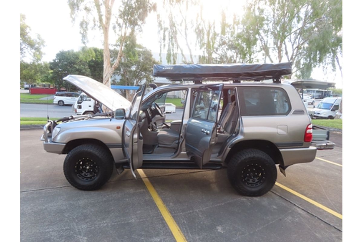 2004 Toyota Landcruiser GXL UZJ100R
