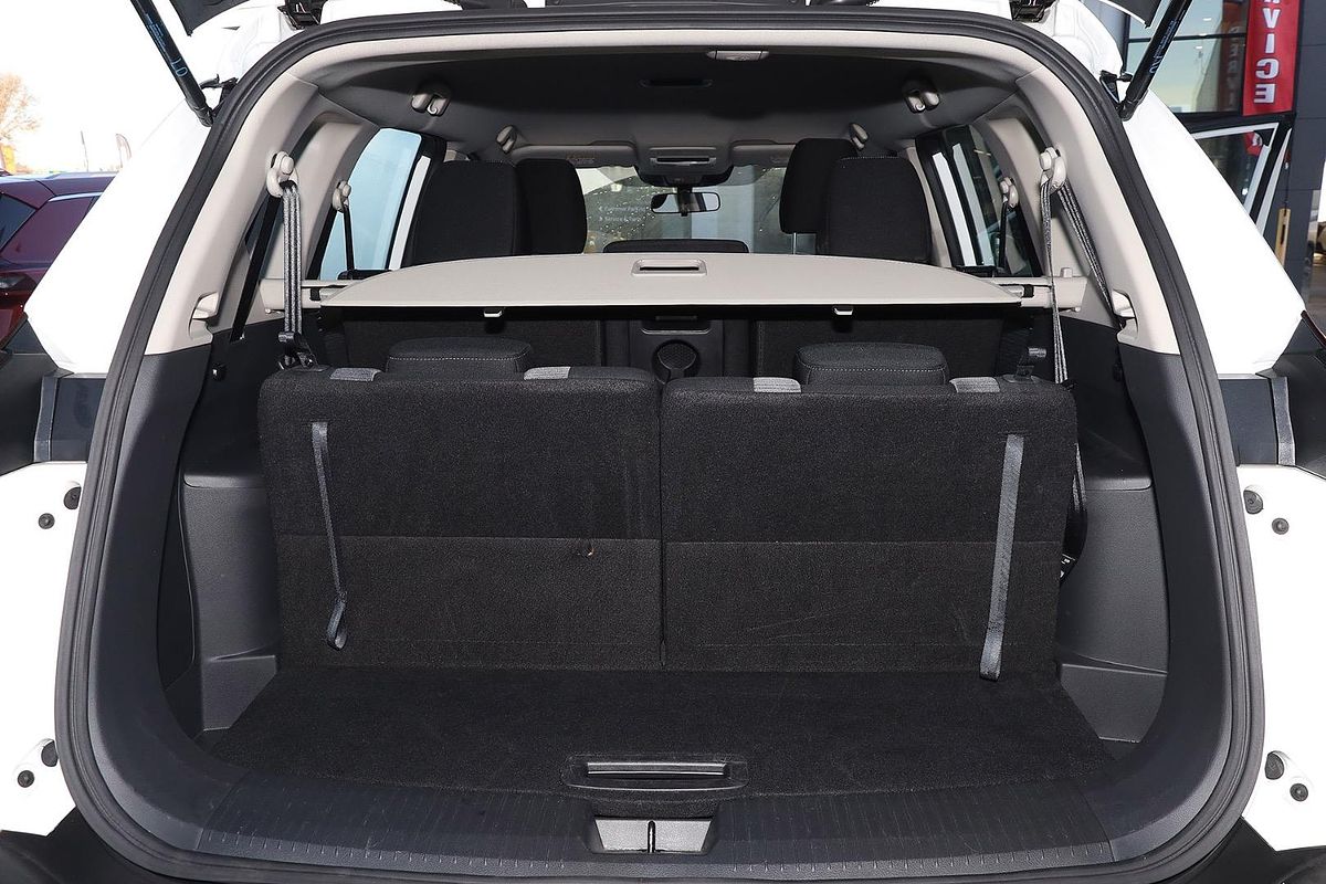 2025 Nissan X-TRAIL ST T33