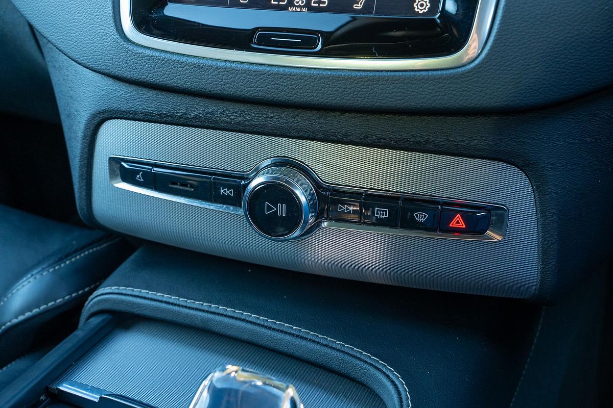 2023 Volvo XC90 Ultimate B6 Dark