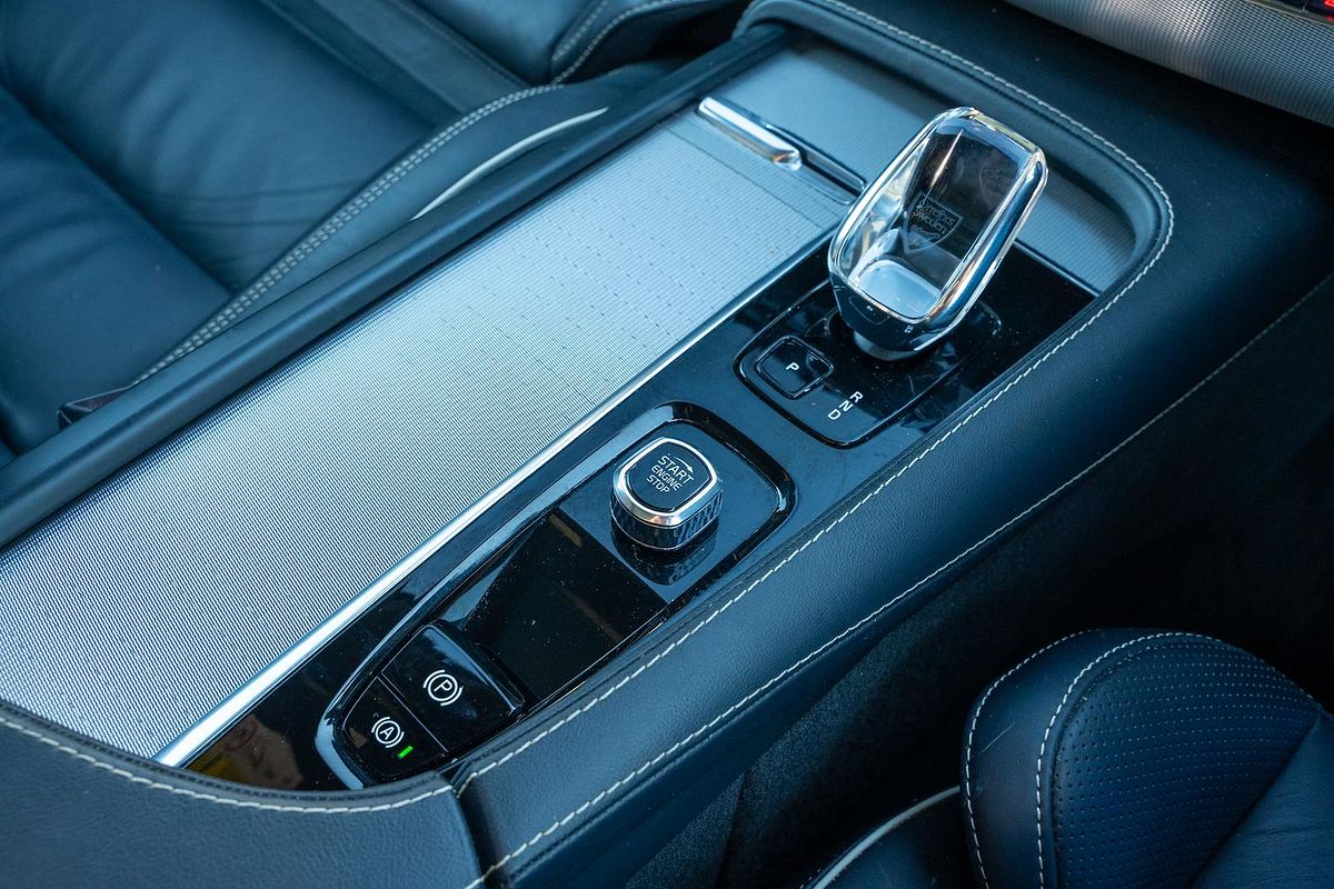 2023 Volvo XC90 Ultimate B6 Dark