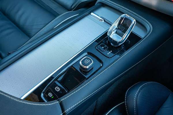 2023 Volvo XC90 Ultimate B6 Dark