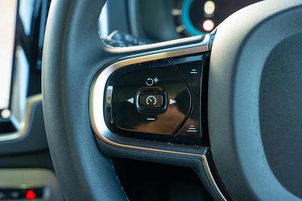 2023 Volvo XC90 Ultimate B6 Dark