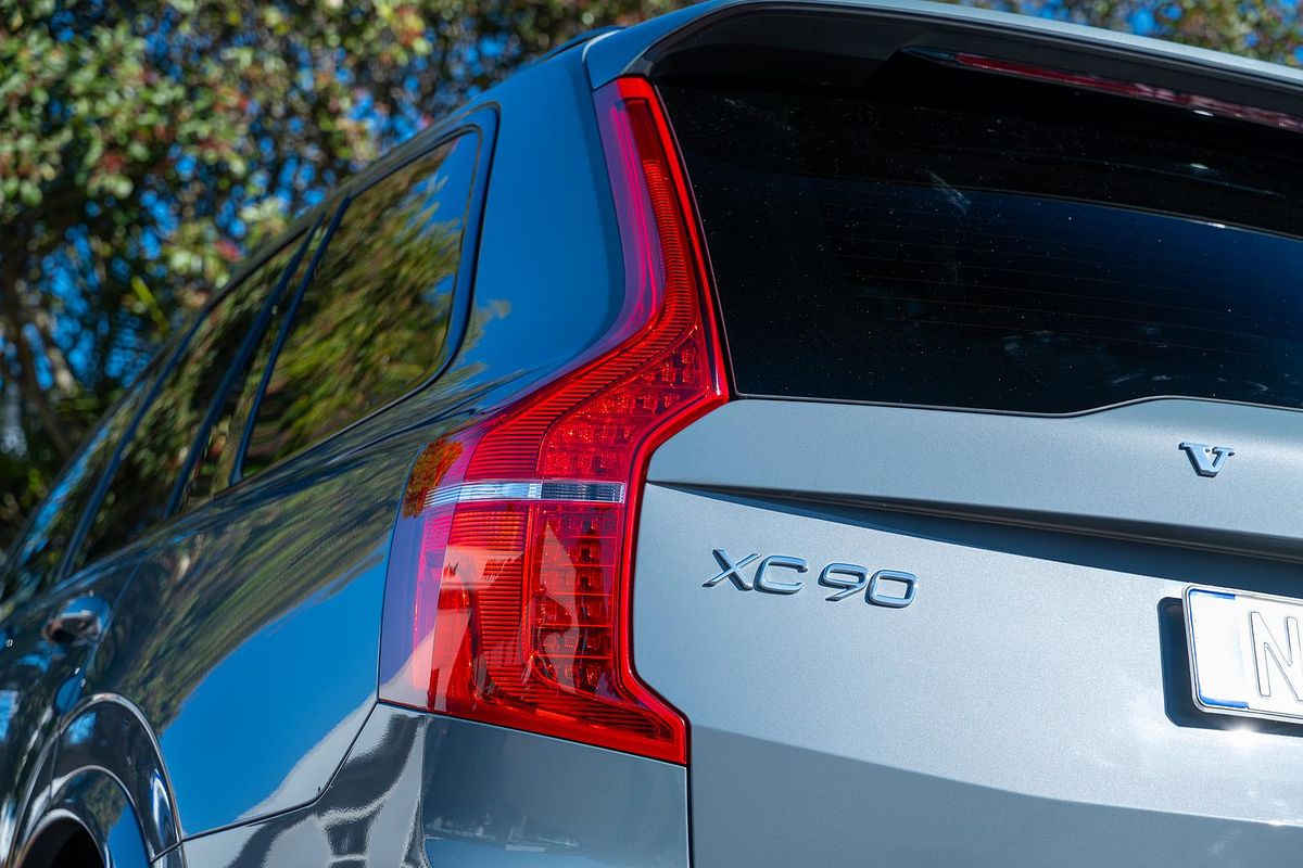2023 Volvo XC90 Ultimate B6 Dark