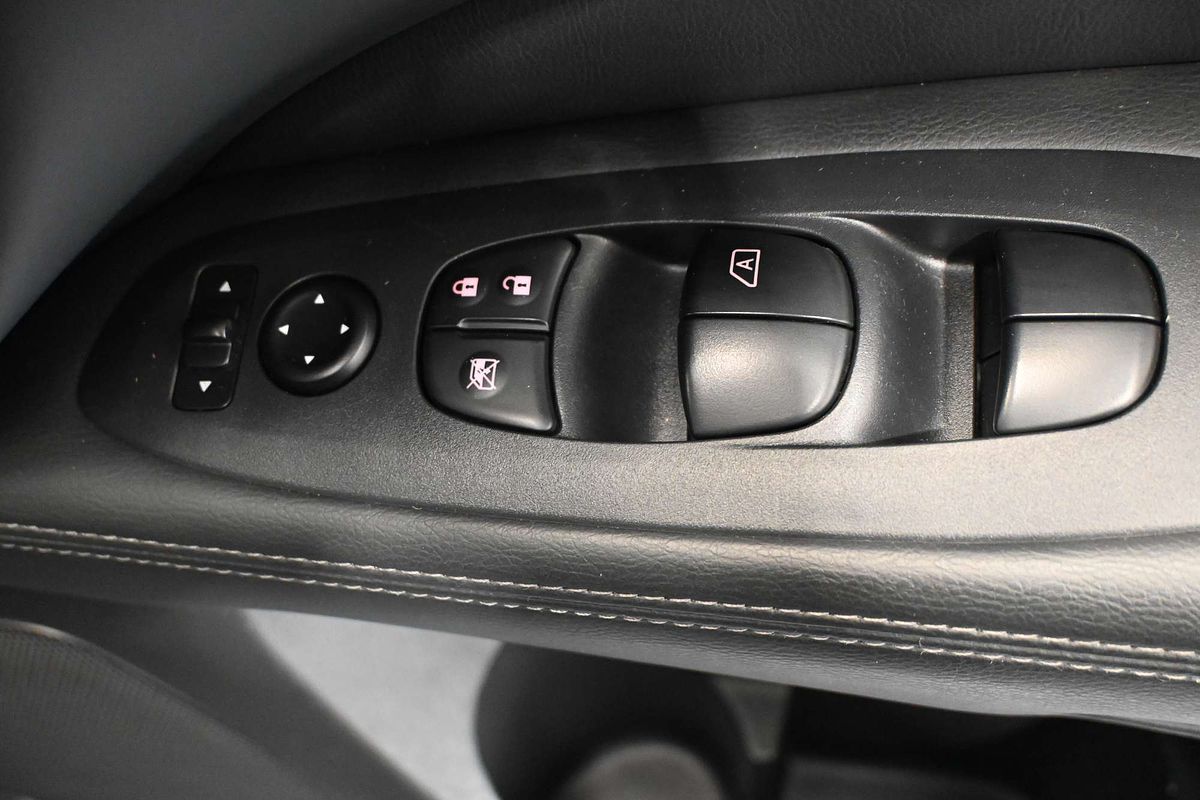 2014 Nissan Pathfinder Ti R52