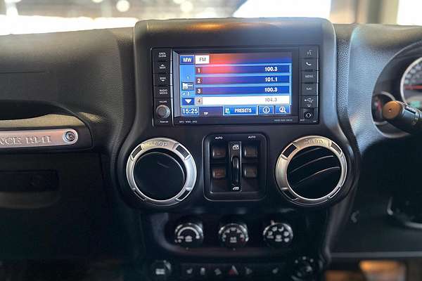2015 Jeep Wrangler Unlimited Overland JK