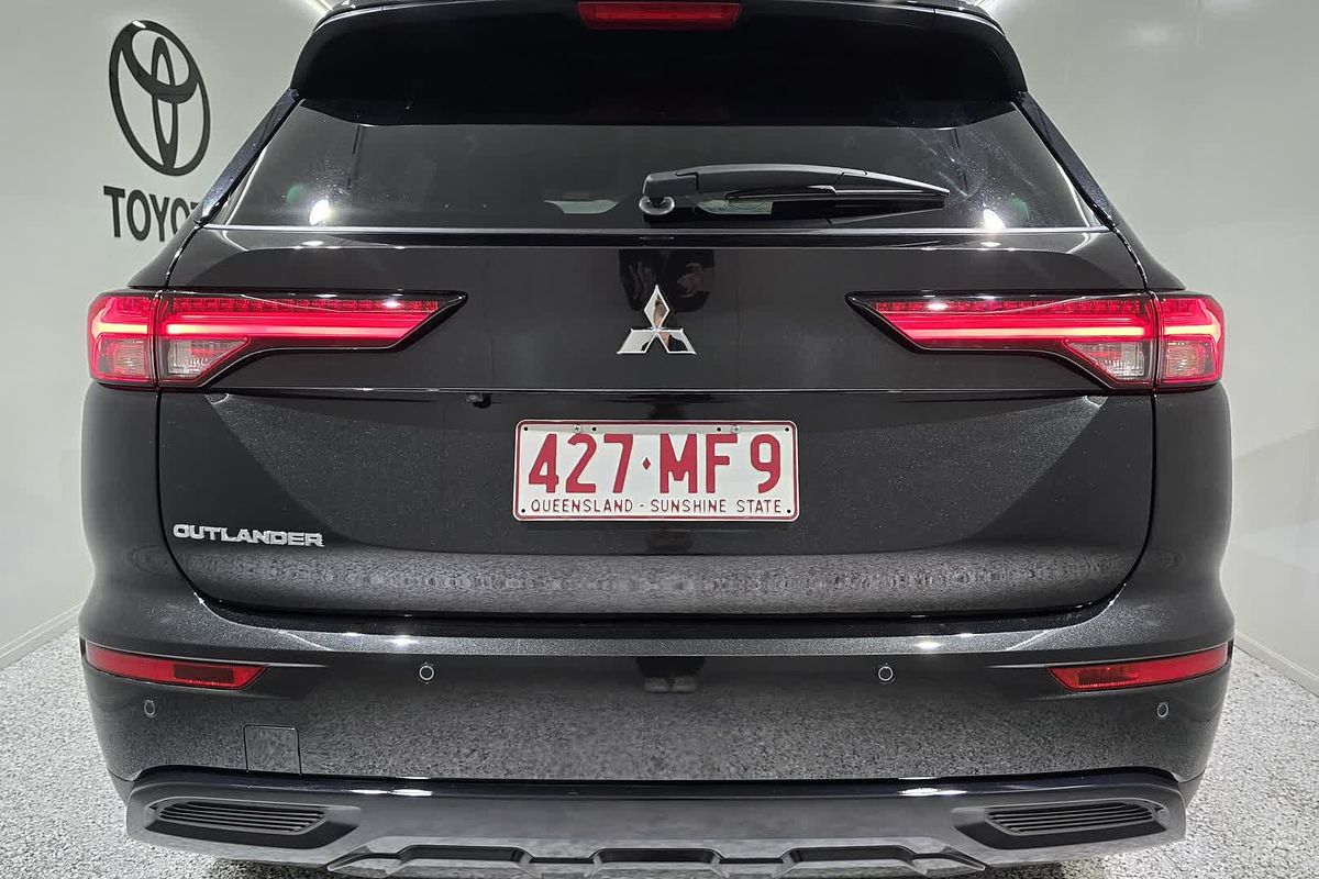 2024 Mitsubishi OUTLANDER OUTLANDER BLACK EDITION 7 SEAT (2WD) ZM2B46