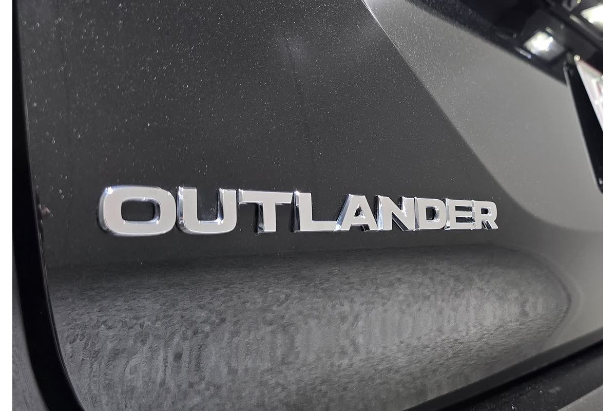 2024 Mitsubishi OUTLANDER OUTLANDER BLACK EDITION 7 SEAT (2WD) ZM2B46