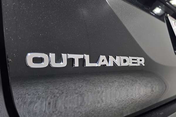 2024 Mitsubishi OUTLANDER OUTLANDER BLACK EDITION 7 SEAT (2WD) ZM2B46