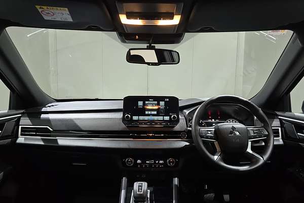 2024 Mitsubishi OUTLANDER OUTLANDER BLACK EDITION 7 SEAT (2WD) ZM2B46