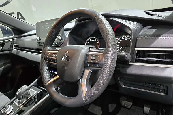 2024 Mitsubishi OUTLANDER OUTLANDER BLACK EDITION 7 SEAT (2WD) ZM2B46