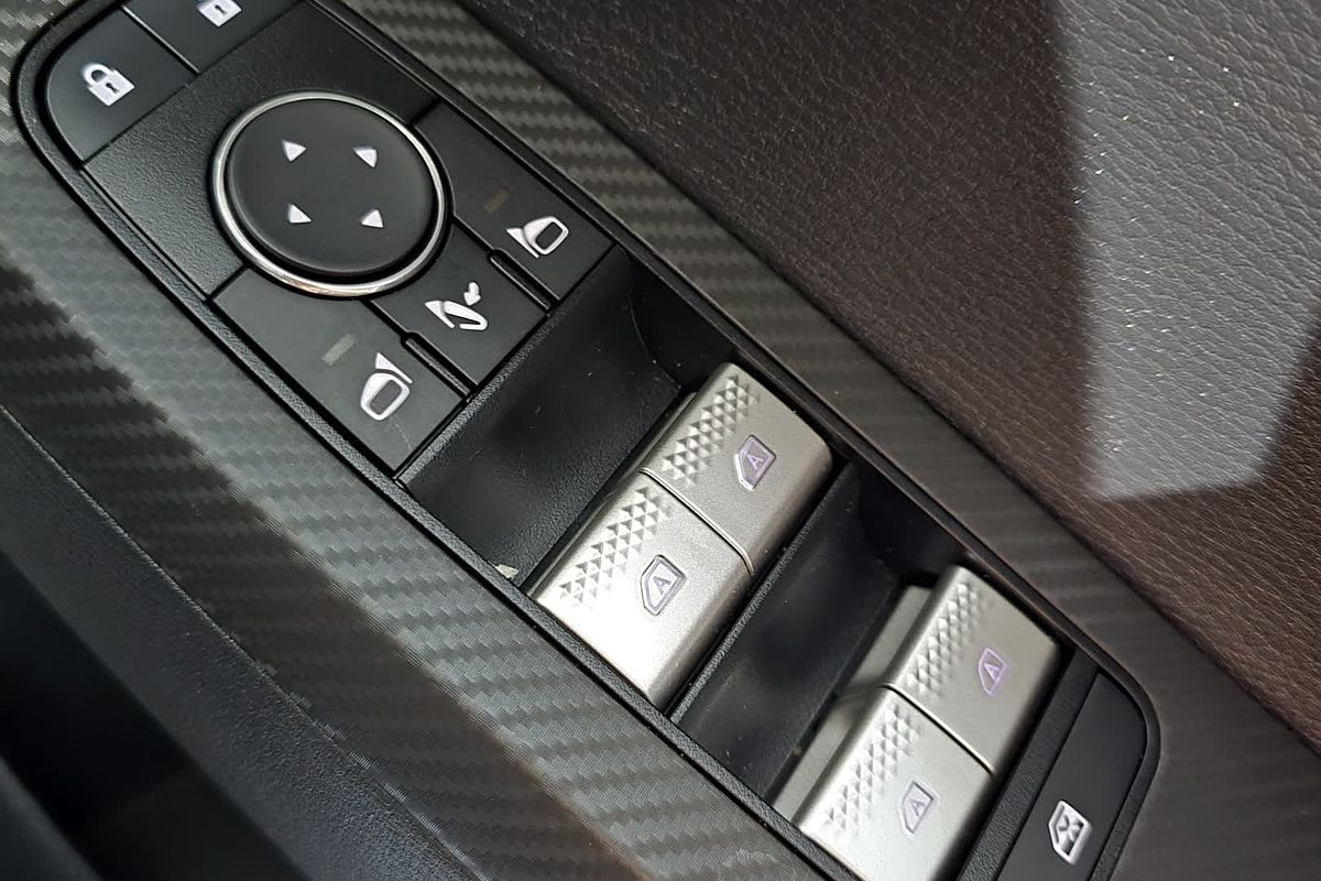 2024 Mitsubishi OUTLANDER OUTLANDER BLACK EDITION 7 SEAT (2WD) ZM2B46