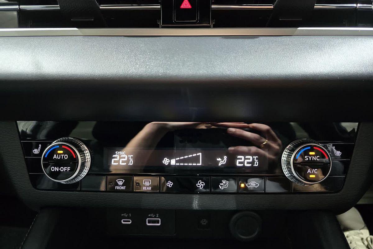 2024 Mitsubishi OUTLANDER OUTLANDER BLACK EDITION 7 SEAT (2WD) ZM2B46