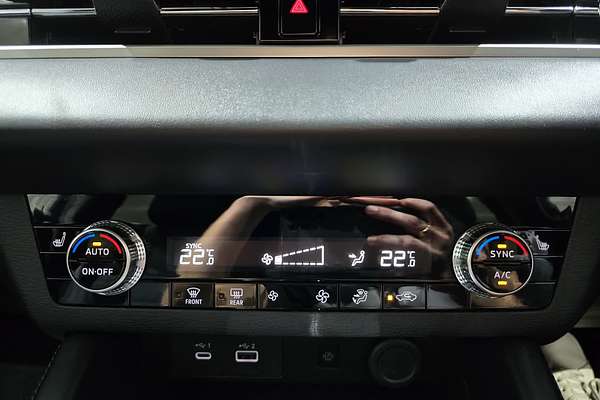 2024 Mitsubishi OUTLANDER OUTLANDER BLACK EDITION 7 SEAT (2WD) ZM2B46
