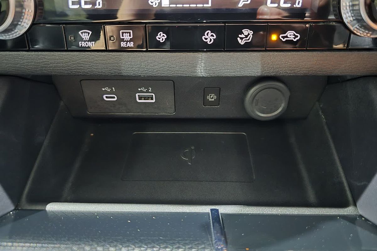 2024 Mitsubishi OUTLANDER OUTLANDER BLACK EDITION 7 SEAT (2WD) ZM2B46