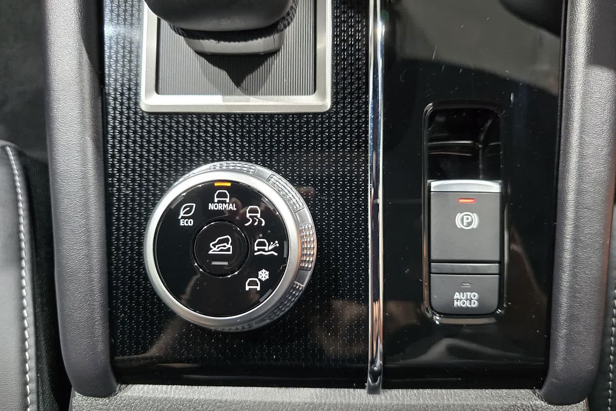 2024 Mitsubishi OUTLANDER OUTLANDER BLACK EDITION 7 SEAT (2WD) ZM2B46