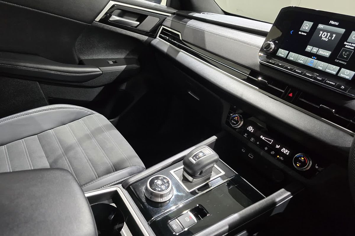 2024 Mitsubishi OUTLANDER OUTLANDER BLACK EDITION 7 SEAT (2WD) ZM2B46