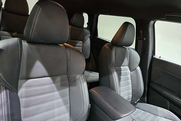 2024 Mitsubishi OUTLANDER OUTLANDER BLACK EDITION 7 SEAT (2WD) ZM2B46