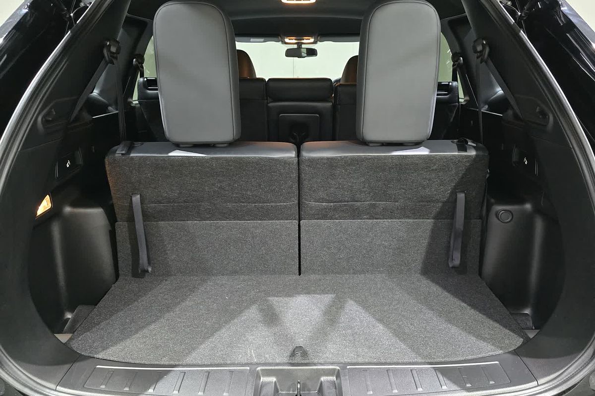 2024 Mitsubishi OUTLANDER OUTLANDER BLACK EDITION 7 SEAT (2WD) ZM2B46