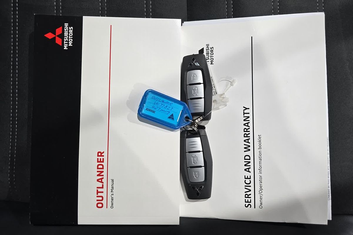 2024 Mitsubishi OUTLANDER OUTLANDER BLACK EDITION 7 SEAT (2WD) ZM2B46