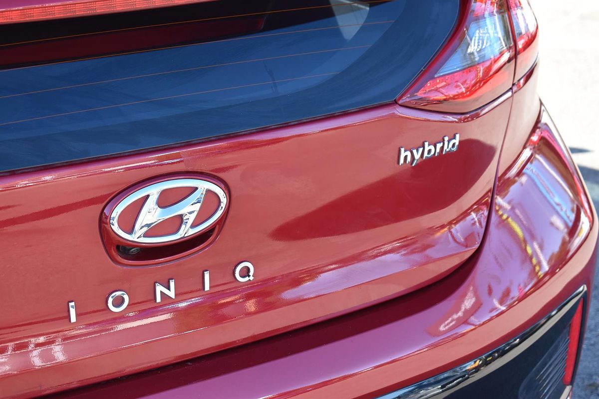 2018 Hyundai IONIQ Hybrid Premium AE.2
