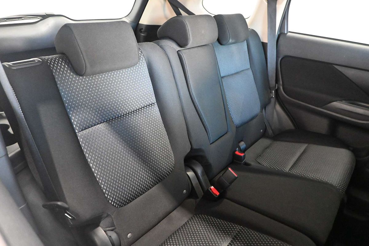 2017 Mitsubishi Outlander LS Safety Pack ZK