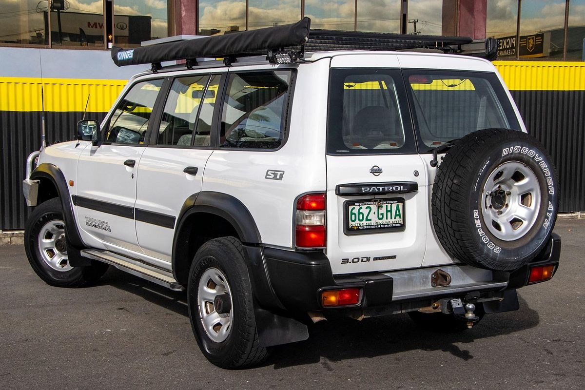 2001 Nissan Patrol ST GU II
