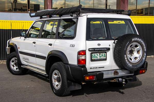 2001 Nissan Patrol ST GU II