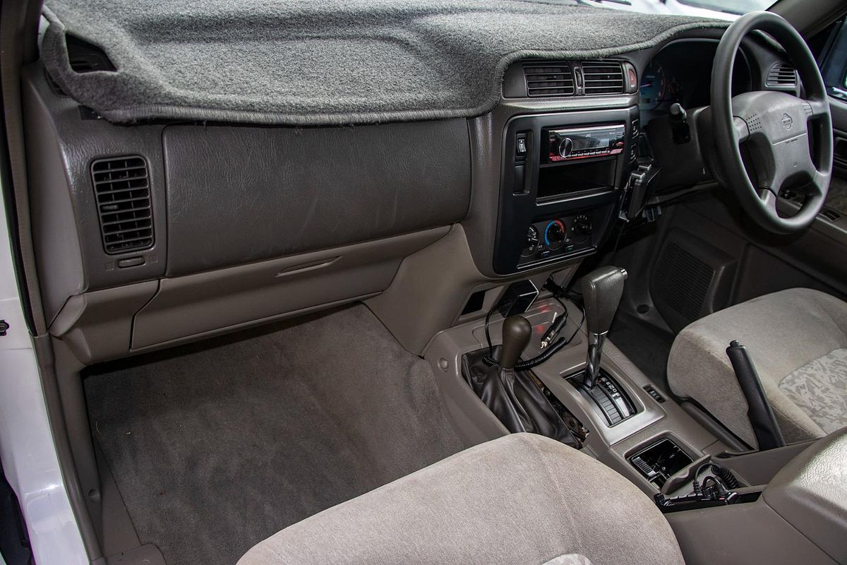 2001 Nissan Patrol ST GU II