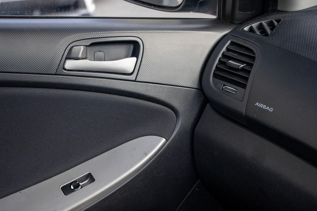 2016 Hyundai Accent Active RB3
