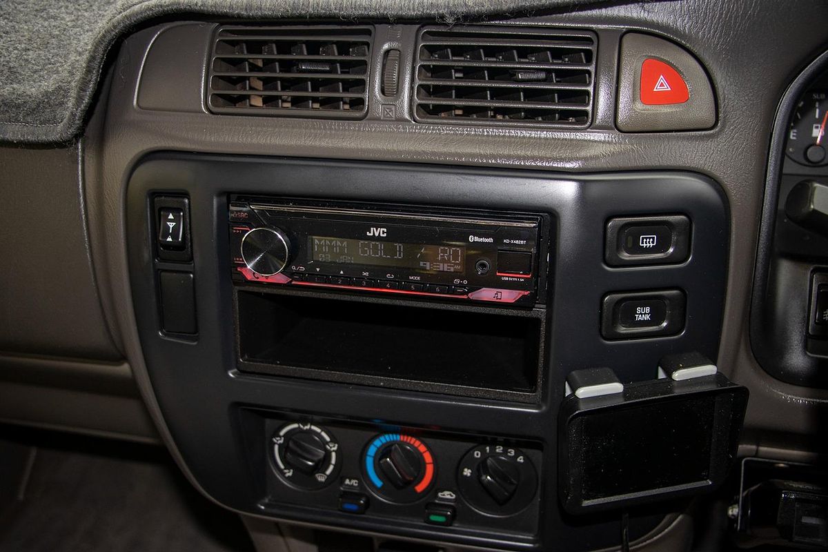 2001 Nissan Patrol ST GU II