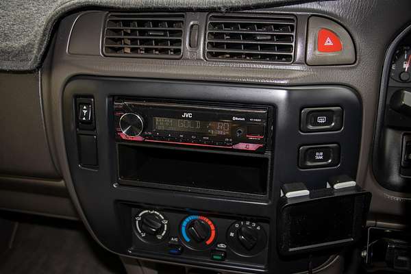 2001 Nissan Patrol ST GU II